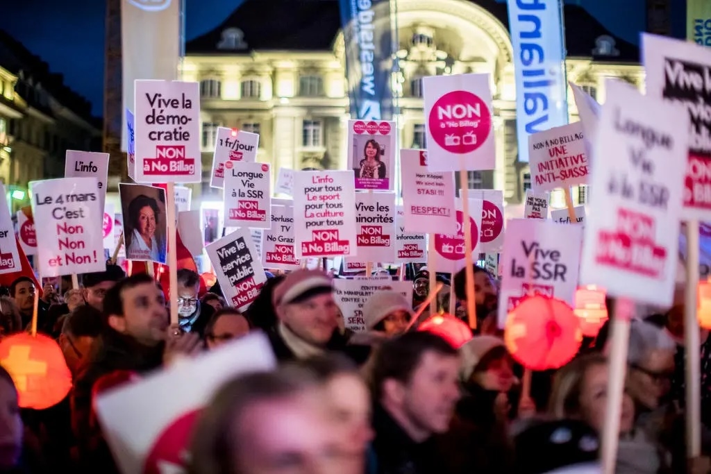 Митинг в защиту общественных СМИ в Швейцарии
