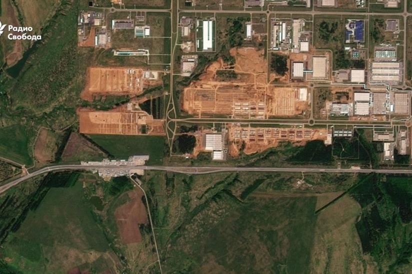 Строительство на территории (ОЭЗ) «Алабуга», май 2026. Спутниковый снимок Planet Labs Inc.