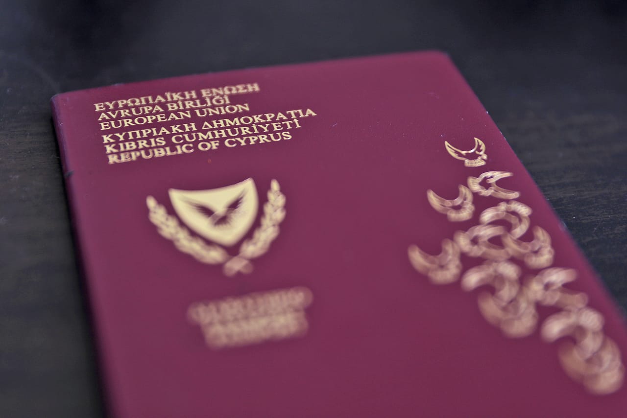 СМИ: Кипр лишил «золотых паспортов» четырех российских миллиардеров и их родственников