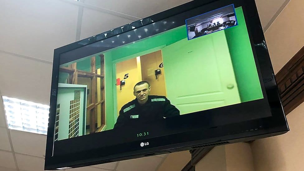 Навального в 13-й раз отправили в ШИЗО. На этот раз за расследование ФБК о том, как ФСИН закупает продукты по завышенным ценам