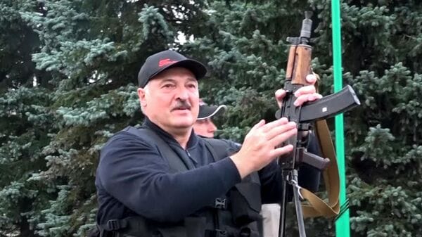 Лукашенко рассказал, зачем позвал вагнеровцев в Беларусь:  «Расскажут про оружие: какое хорошее, какое нет, как наступать и обороняться»