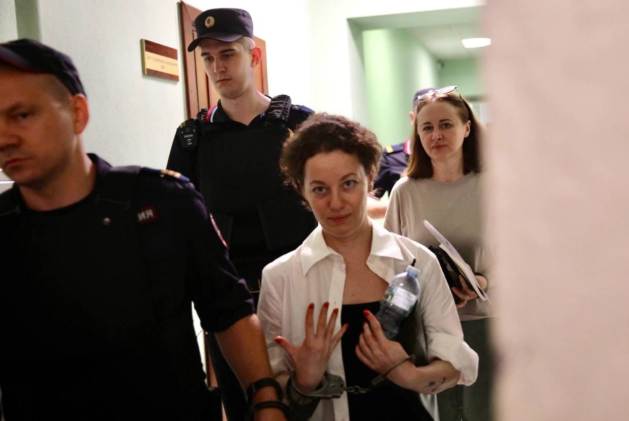Беркович и Петрийчук запросили сроки по делу «Финиста», но неизвестно какие. Беркович, выходя с заседания, показала пальцами цифру шесть