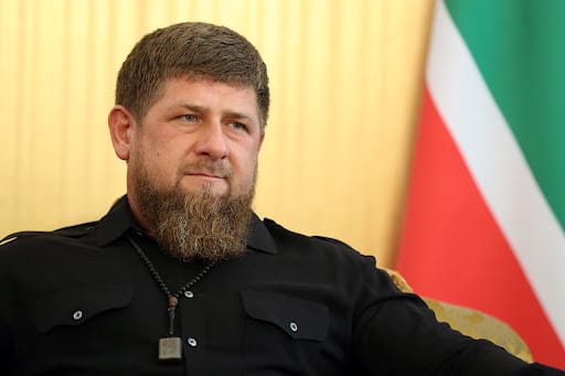 Кадыров приехал на прямую линию с украинскими пленными и предложил одному из них застрелиться