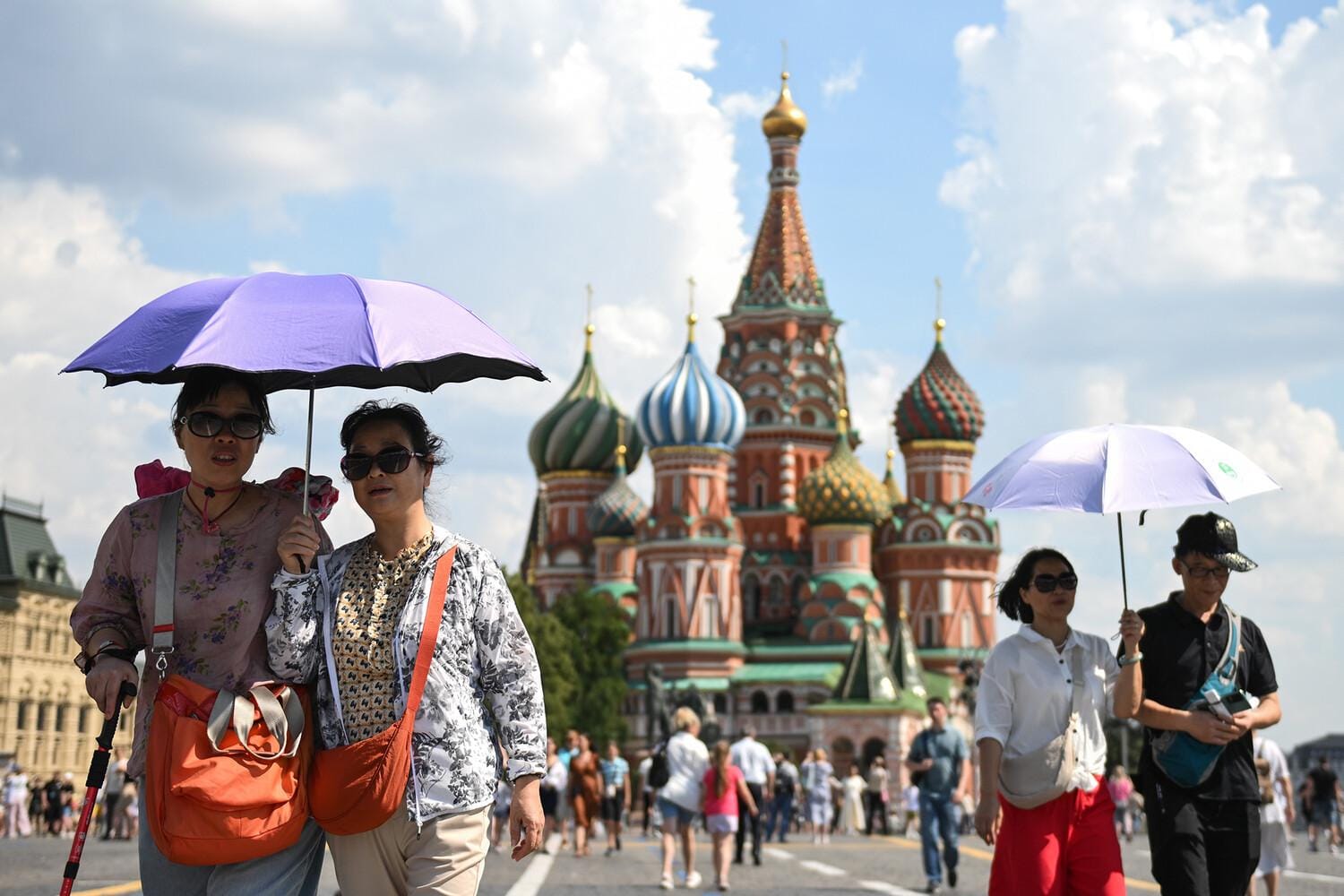 Виза сомнительных ценностей. Как иностранцев заманивают в Россию «скрепами» и почему они разочаровываются