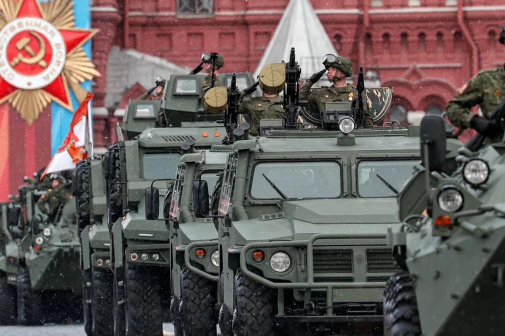 Военные расходы России в первом квартале 2026-го составили рекордные 5,9 трлн рублей — экономист Янис Клюге