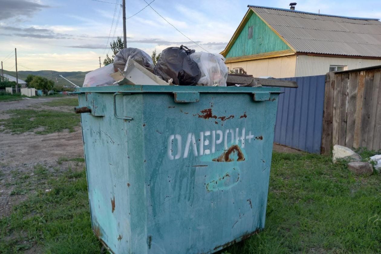 Региональный оператор остановил мусоровозы в Забайкалье из-за нехватки бензина. Ранее с него взыскали 112 млн рублей за срывы вывоза мусора