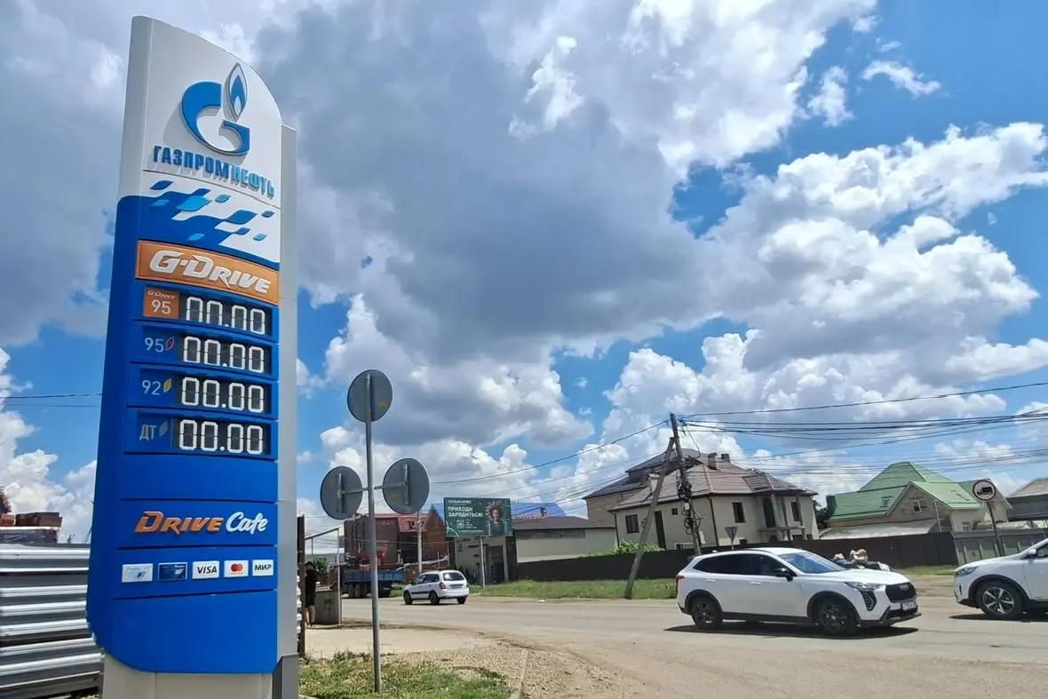 Власти Новороссийска сообщили, что бензина в свободном доступе больше нет. Это один из ключевых нефтяных портов России