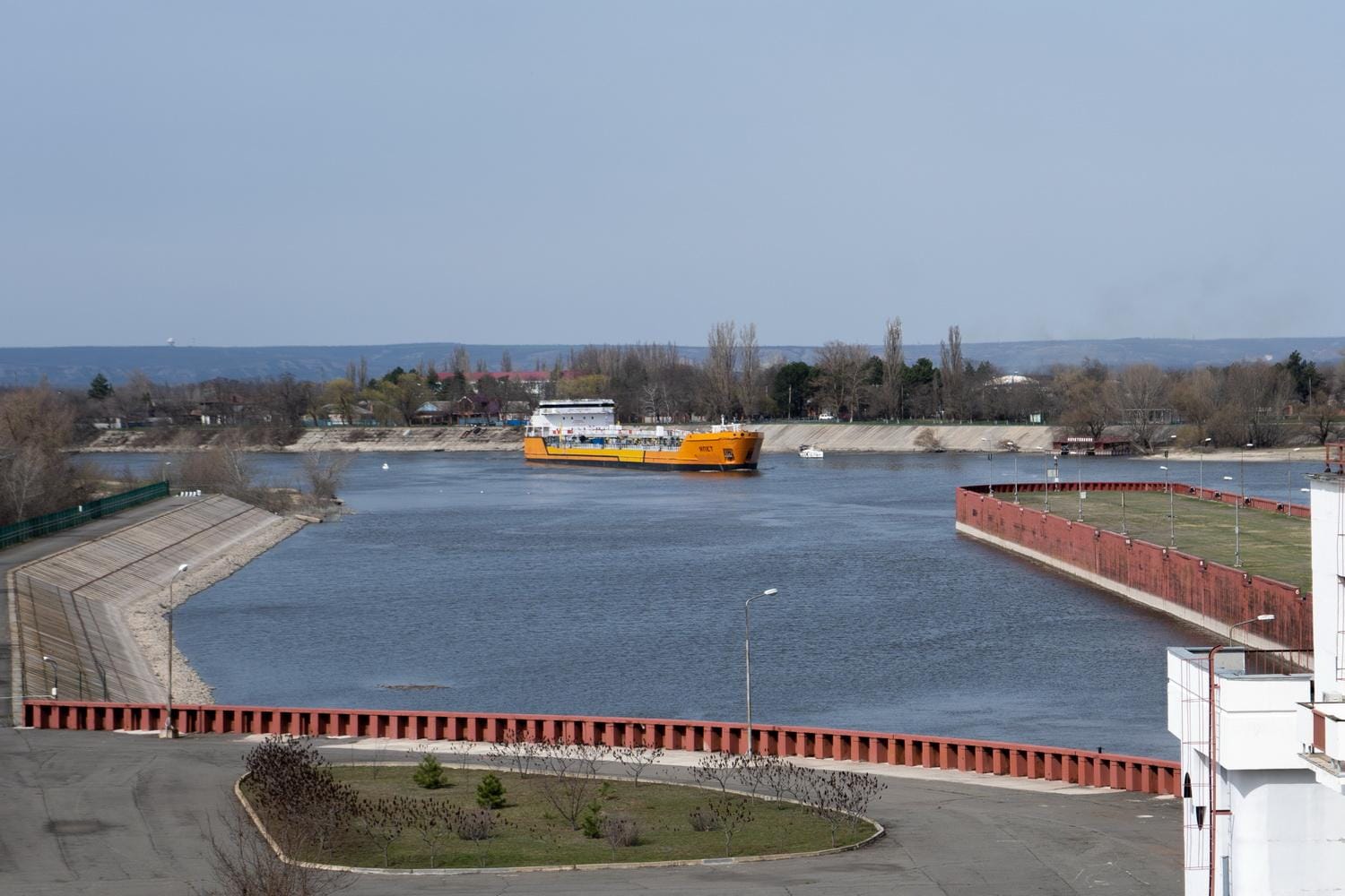 Россия остановила судоходство по Азово-Донскому каналу после украинских ударов по танкерам — Reuters