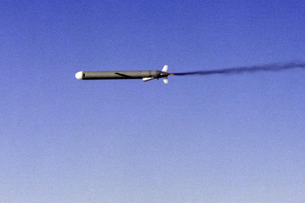 Украина заявила о вторжении российской ракеты X-101 в воздушное пространство Польши. В польской деревне нашли воронку и обломки