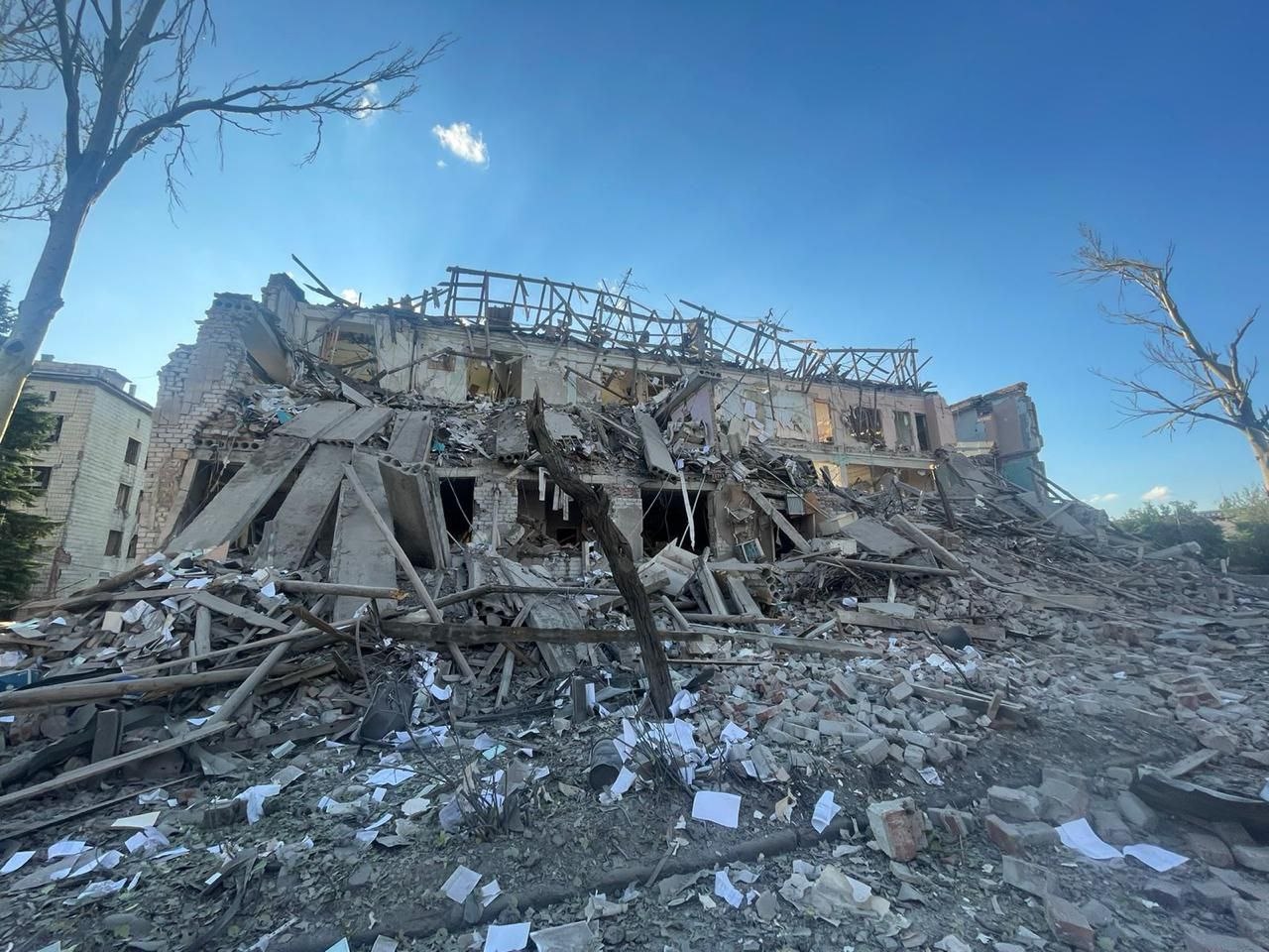 Последствия авиаудара по Селидово в Донецкой области