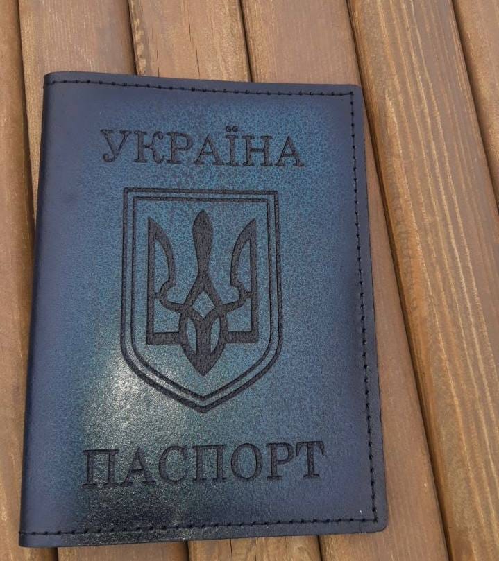 Жителя Омска с инвалидностью избила полиция и оштрафовал суд за обложку для паспорта с гербом Украины, которую заметил на приеме врач