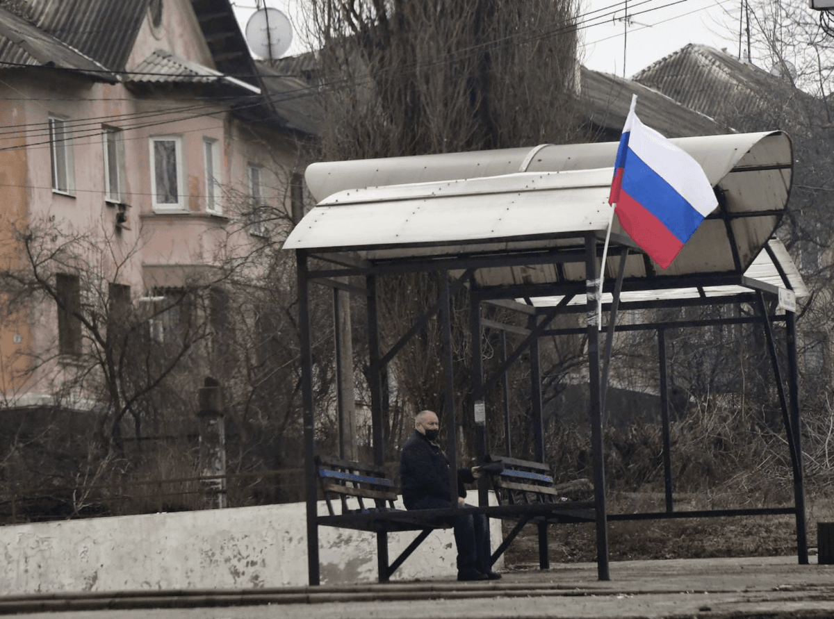 С начала войны в Украине российские регионы потратили на флаги и гербы больше миллиарда рублей. Это в 100 раз больше, чем до вторжения