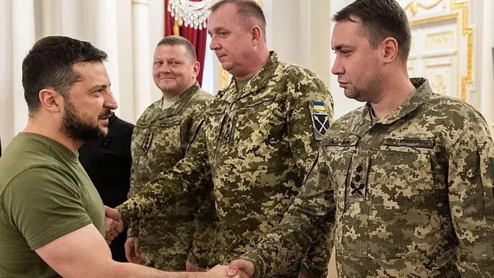 Зеленский предложил должность главкома ВСУ Залужного генералам Сырскому и Буданову, но они отказались — The Times