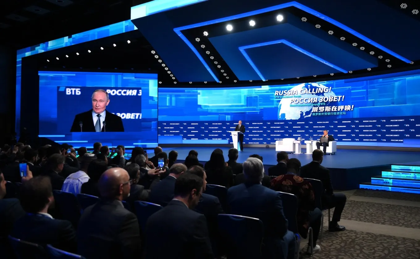Путин на инвестфоруме похвастался ростом ВВП и низкой безработицей. Но это лишь следствие войны и перегрева экономики