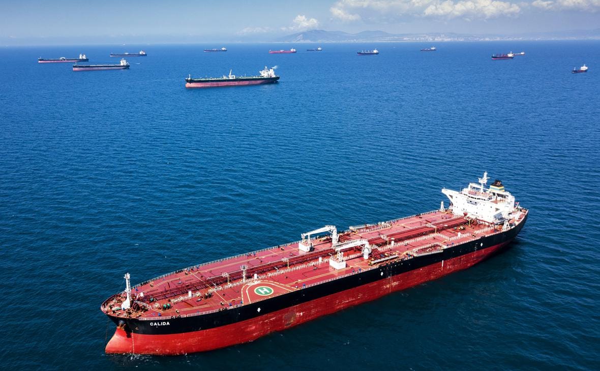 Индия намерена продолжать покупать нефть из России несмотря на давление США — Bloomberg