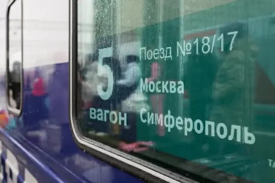 Атака БПЛА парализовала движение поездов в Крыму. Пассажиров эвакуируют автобусами