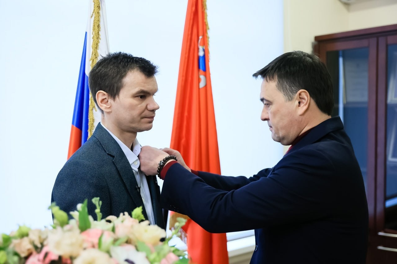 Дмитрий Голубев во время награждения
